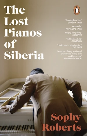 Book cover of «The Lost Pianos of Siberia (2020)» by Sophy Roberts
